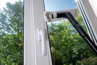 Ar jūsų plastikiniai langai pageltę ir nešvarūs? Efektyvūs valymo būdai