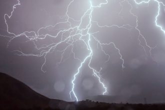Austrijos Alpėse žaibas mirtinai nutrenkė tris patyrusius turistus