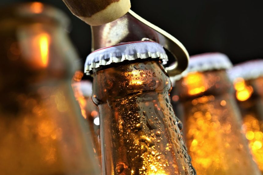 Alus stiklinėse buteliuose pavojingesnis nei manyta – štai ką atskleidė mokslininkai
