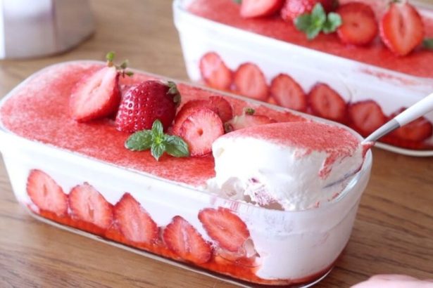 Lengvas braškinis tiramisu – tobula pora popietinei arbatai. Nuotrauka Pinterest