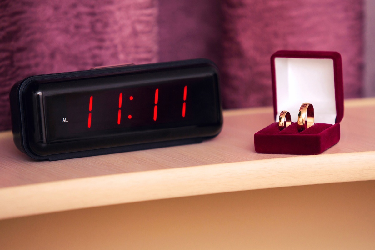 Skaičių ženklai laikrodyje: ką iš tiesų reiškia 11:11, 22:22 ir kiti magiški deriniai – Visata siunčia jums žinutę?