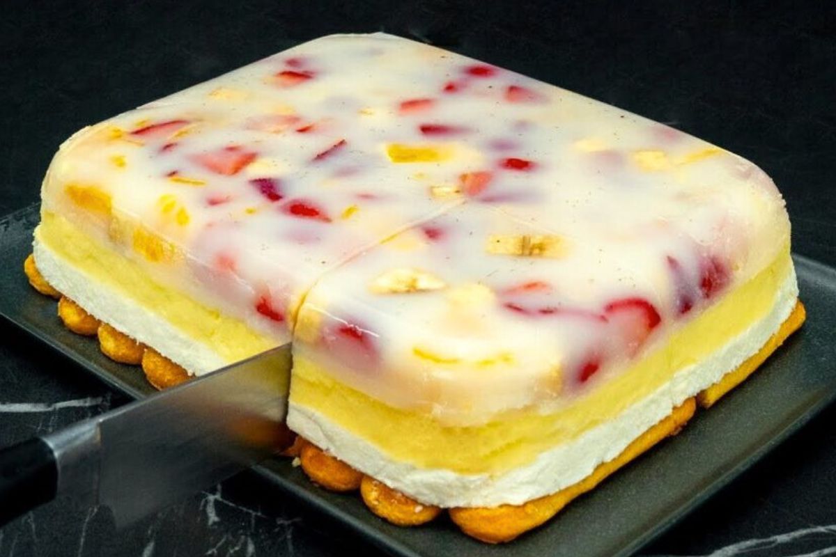 Keturių sluoksnių vaisinis desertas, kurio nereikės kepti!