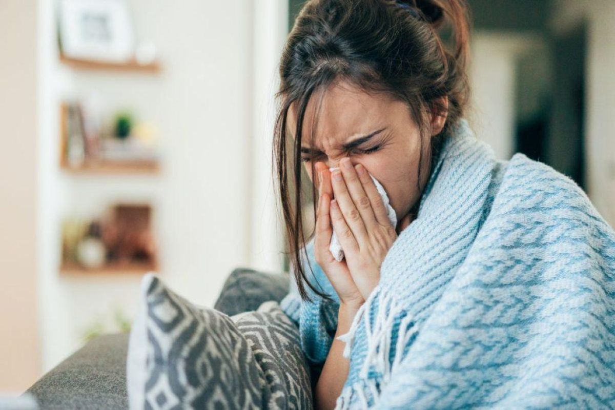Trys vėžio požymiai, kuriuos galima supainioti su peršalimu