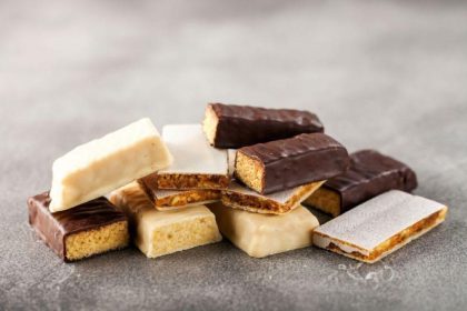 Baltyminiai batonėliai: patogus užkandis ar apgaulė?