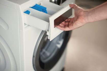 Skalbimo miltelių stalčius – pavojingai nešvarus? Štai kaip jį išvalyti be jokio šveitimo!