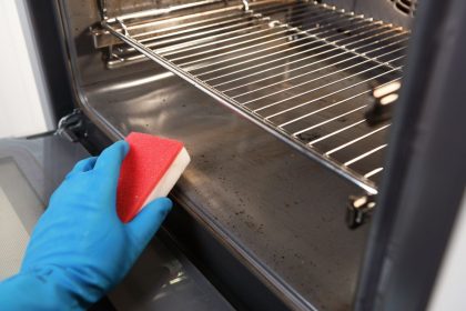 Stebuklingas mišinys orkaitės valymui: pigus, natūralus ir tūkstančius kartų išbandytas receptas