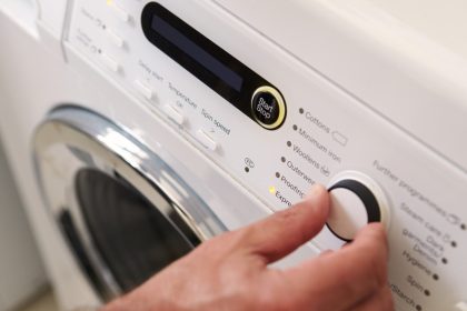 Kodėl skalbti drabužius 40°C temperatūroje – ne pats geriausias sprendimas?