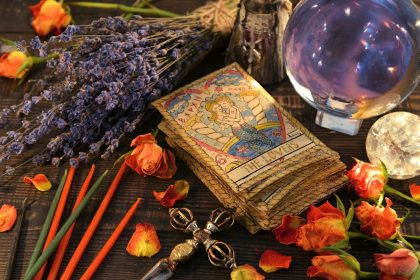 Taro kortų patarimai rugpjūčiui 2025: ką žada likimas kiekvienam Zodiako ženklui
