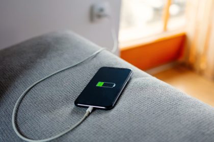 10 dažniausių įkrovimo klaidų: kaip nepakenkti telefonui ar planšetei