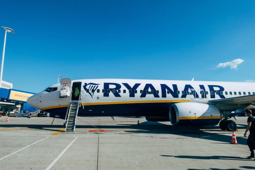 Ryanair pilotas prarado sąmonę skrydžio metu – lėktuvas saugiai nusileido