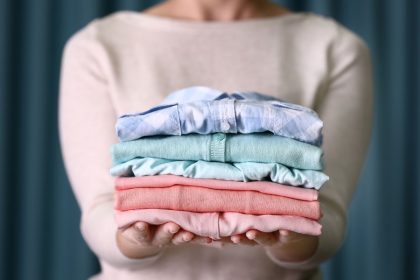 Kodėl verta skalauti drabužius actu: rezultatas nustebins
