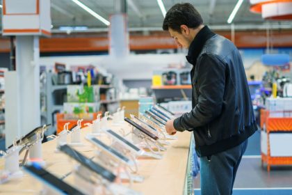 5 išmanieji telefonai už prieinamą kainą: ką rinktis 2025 m. ?