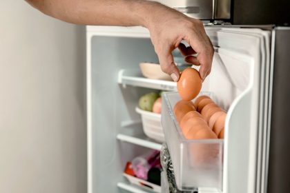 Ko niekada nelaikyti šaldytuve: šie produktai greičiau genda ir praranda skonį