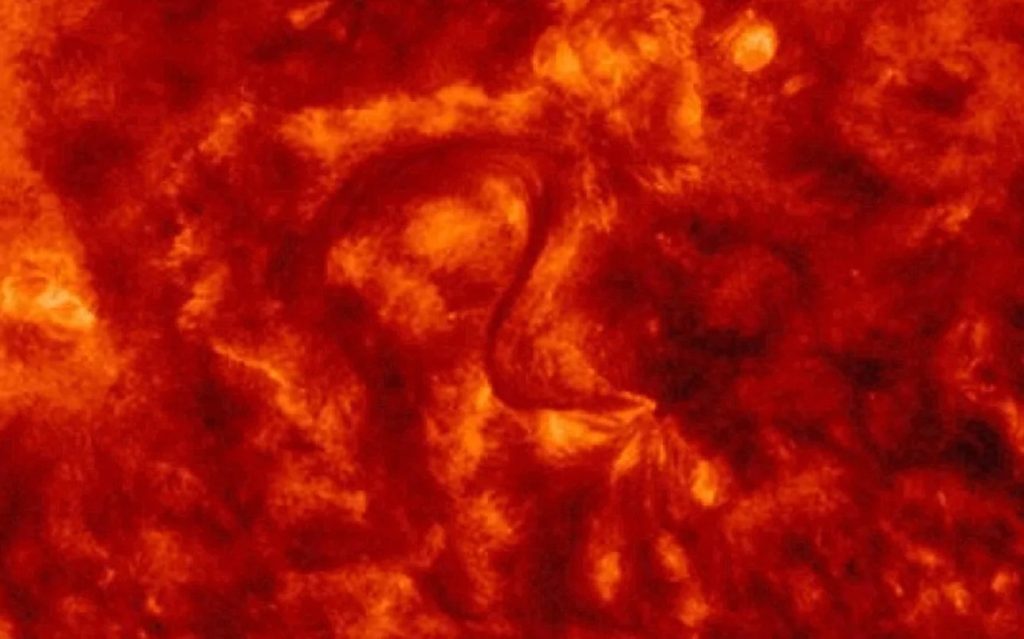 Apversta raidė S Saulėje
Nuotrauka: NASA/SDO