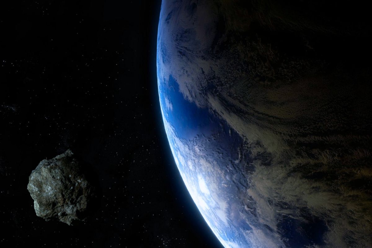 Kosminis svečias: asteroidas, prilygstantis Eifelio bokšto dydžiui, artėja prie Žemės