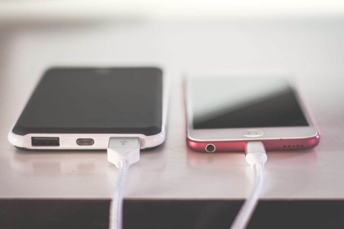 Jungiate telefoną prie bet kurio USB? Sužinokite, kodėl tai pavojinga klaida
