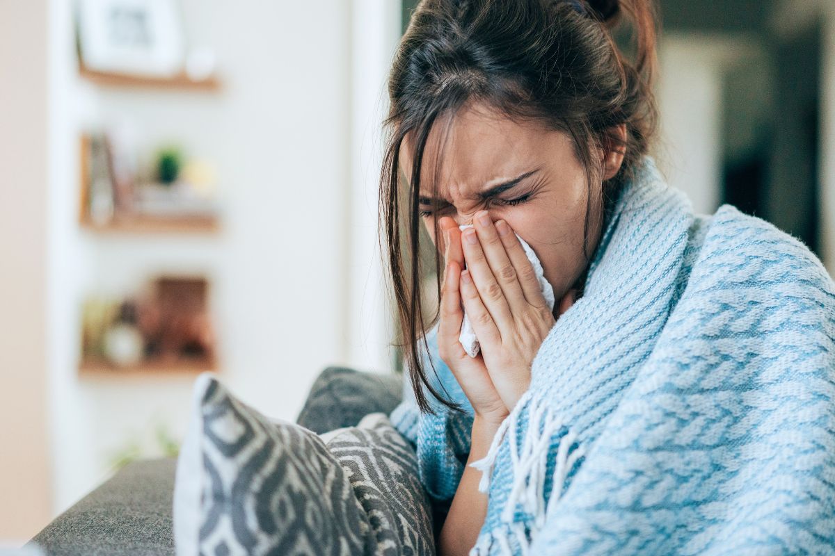 Gydytojas įvardijo pagrindinę klaidą, kurią žmonės daro gydydamiesi gripą