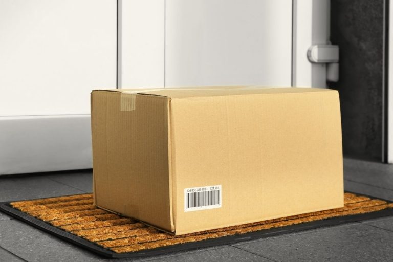 Kodėl patyrę sodininkai nebeišmeta kartono – jis pakeičia daržą neatpažįstamai