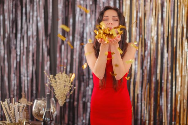 Naujųjų aprangos kodas 2026: pasirinkite savo Zodiako ženklui tinkamą spalvą, jei norite daugiau sėkmės