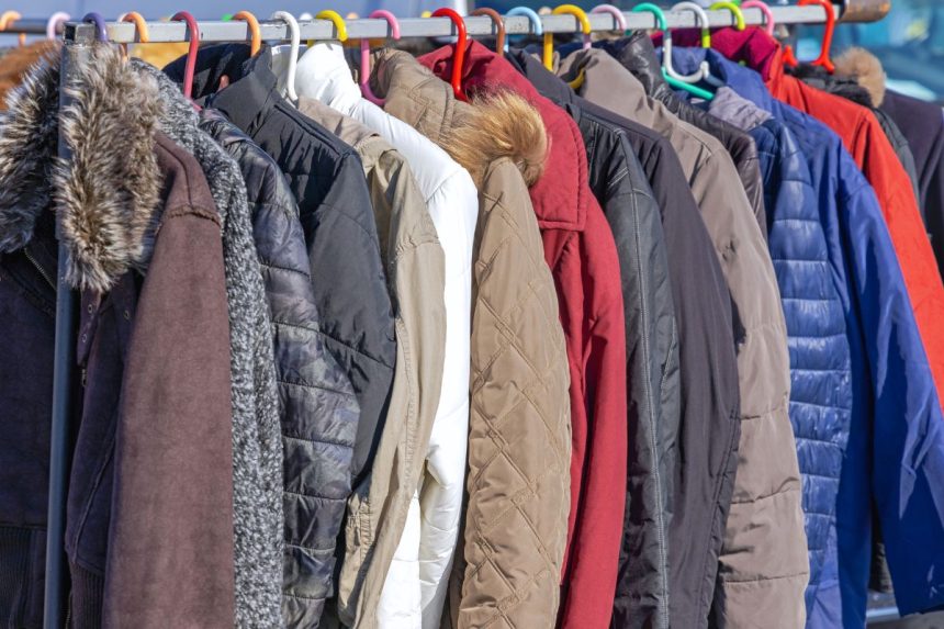 kaip greitai pašalinti prakaito kvapą iš drabužių be skalbimo