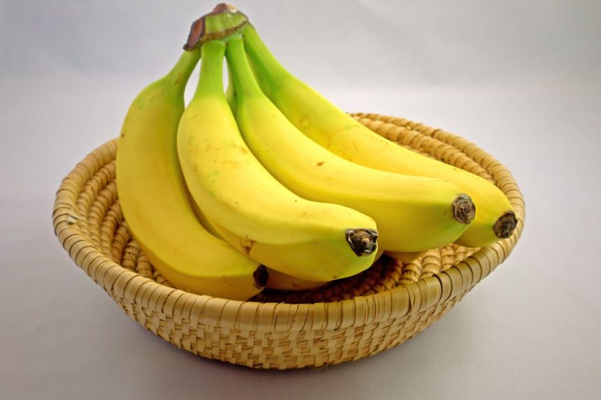 Bananai išlieka geltoni net 26 dienas: tinklaraštininkė atskleidė neįprastą laikymo triuką