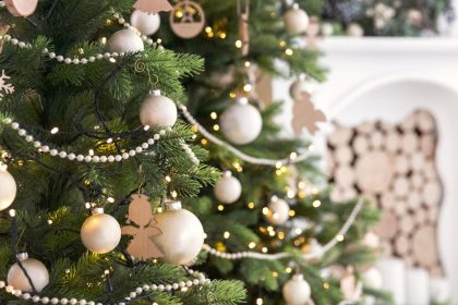 Kaip suteikti dirbtinei eglutei tikrą spygliuočių kvapą be chemijos