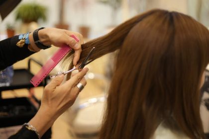 Kada kirptis 2025 m. gruodį: stipriausios dienos, padedančios „nukirpti“ neigiamą energiją