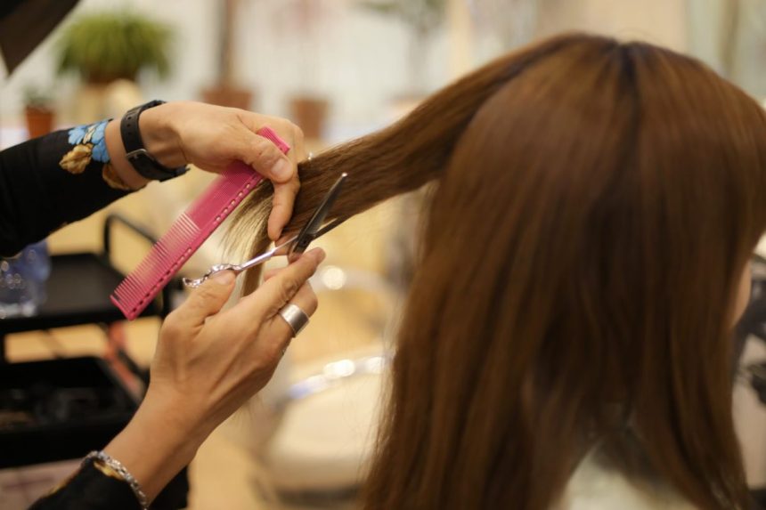 Kada kirptis 2025 m. gruodį: stipriausios dienos, padedančios „nukirpti“ neigiamą energiją