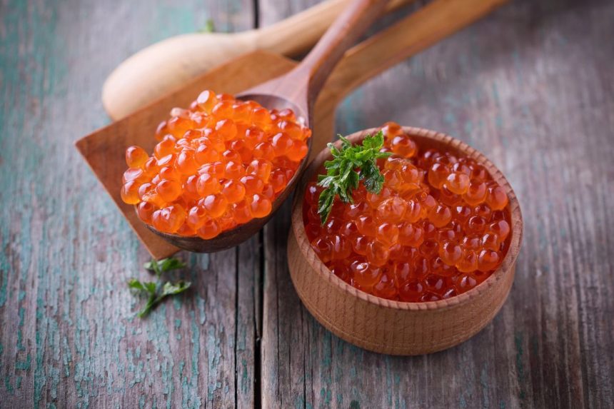 Kaip atskirti natūralius raudonuosius ikrus nuo padirbtų: paprastas namų testas