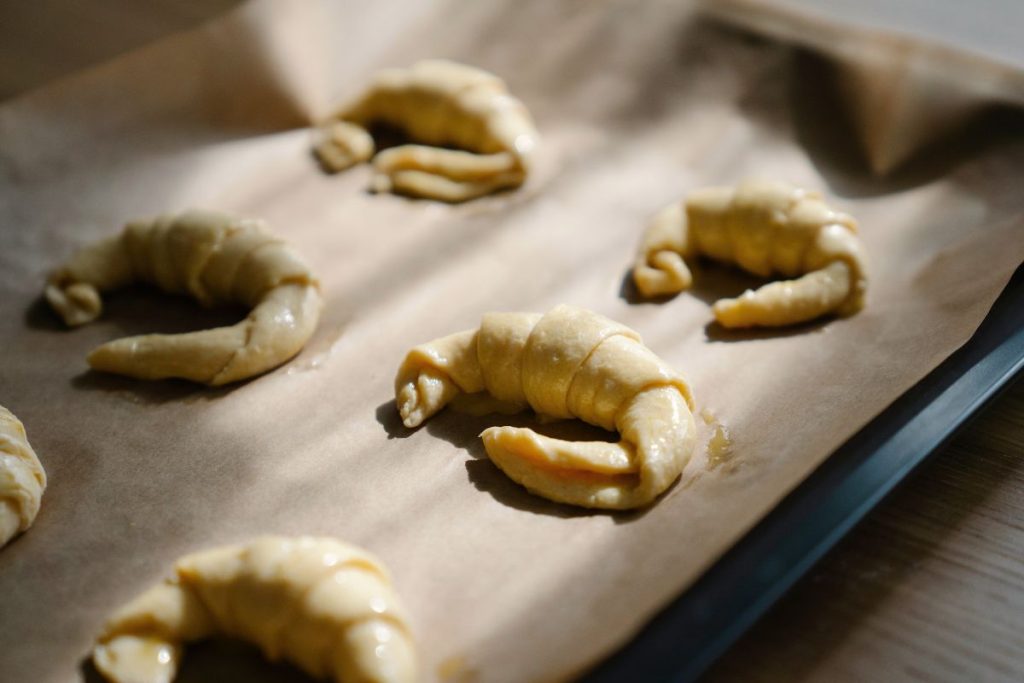 Ką daryti, jei kepinys prilipo prie popieriaus