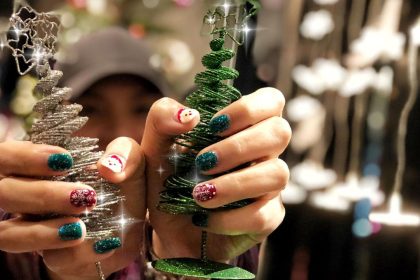 Manikiūras Naujiesiems 2026: šių nagų spalvų geriau vengti, o šios atneš sėkmę