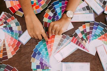 Pantone paskelbė 2026 metų spalvą: švelnus „Cloud Dancer“ užkariaus madą