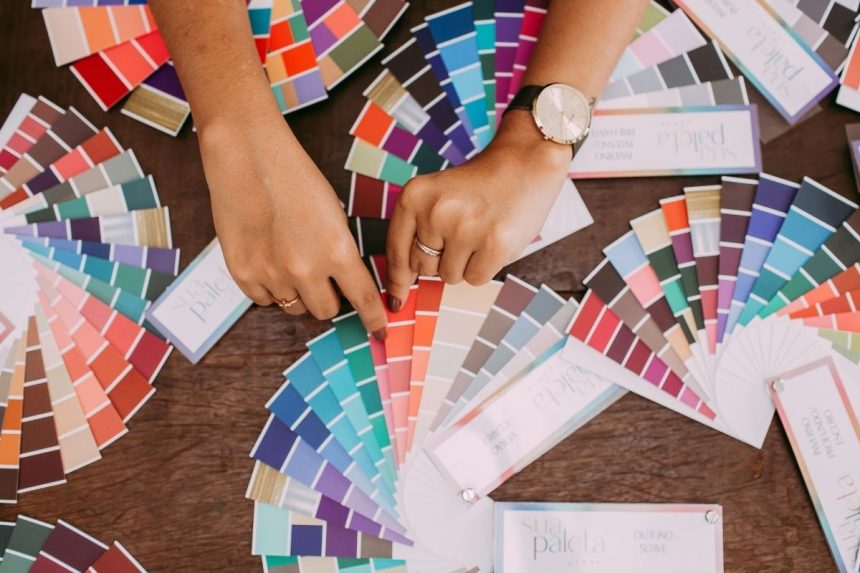 Pantone paskelbė 2026 metų spalvą: švelnus „Cloud Dancer“ užkariaus madą