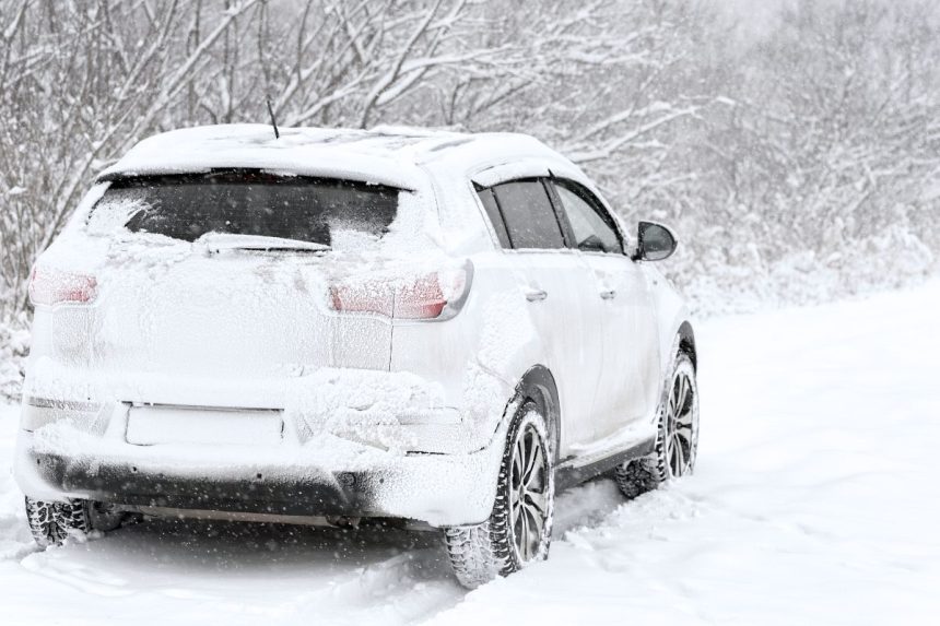 Vairuotojai raginami gruodį patikrinti automobilio bagažinę: taip sumažinsite degalų sąnaudas