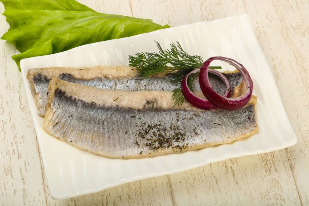 Kaip atpažinti gerą silkę prieš pjaustant