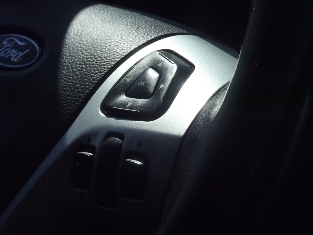 Steering wheel controls are visible in the image.