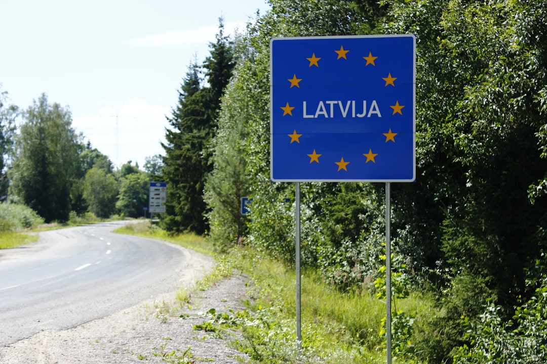 Kodėl vis daugiau jaunų lietuvių grįžta iš emigracijos? Nauja karta renkasi regionus