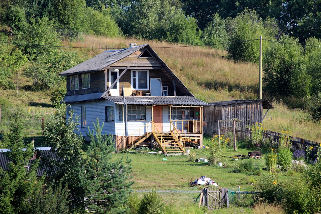 Kodėl vis daugiau jaunų šeimų palieka miestą? Vienos poros sprendimas gyventi kaime