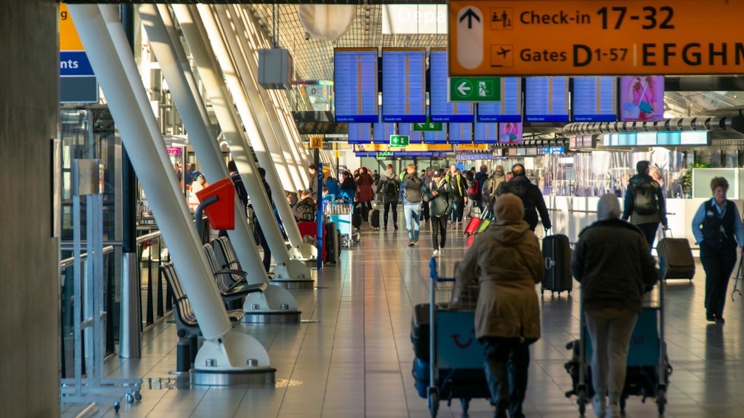Kodėl vis daugiau lietuvių po dešimtmečio svetur tyliai grįžta namo? Ką svarbu žinoti