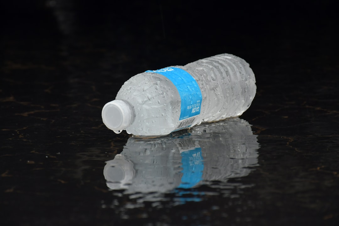 Mikroplastikas krenta kartu su lietumi: ką atskleidžia nauji tyrimai ir ką galime padaryti