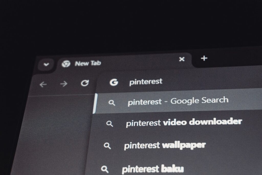 Browser search bar with pinterest suggestions