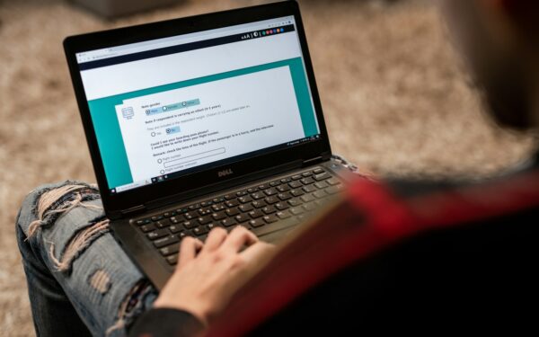 Kaip atpažinti apgaulingas interneto apklausas ir loterijas? Ženklai, kad metas stabtelėti