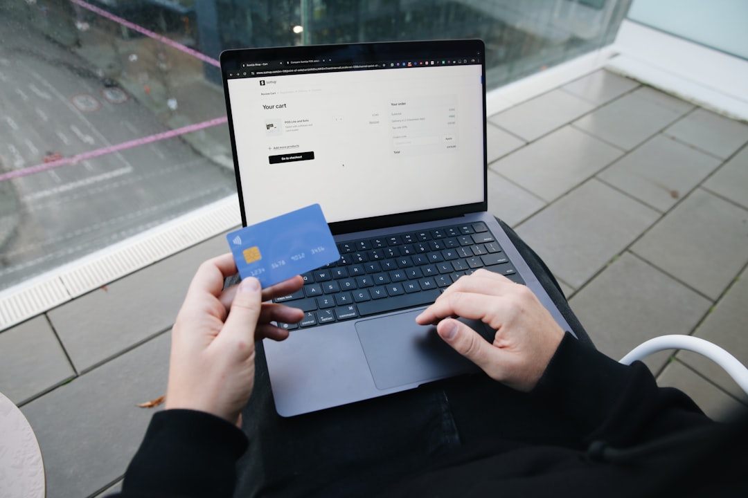 Kaip atpažinti netikras el. parduotuves? Žingsniai, kurie gali apsaugoti jūsų pinigus