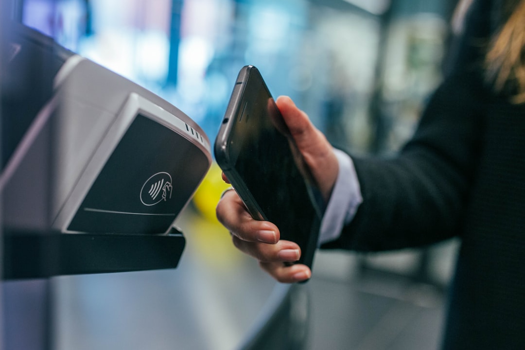Kaip biometriniai atsiskaitymai artėja prie Lietuvos parduotuvių kasų? Ką turi žinoti pirkėjai