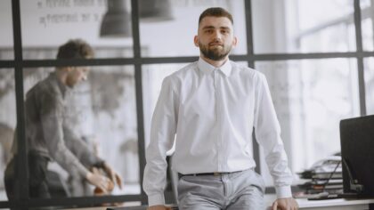 Kaip iš sėdimos dienos rutinos išspausti daugiau judėjimo? Maži sprendimai, keičiantys savijautą