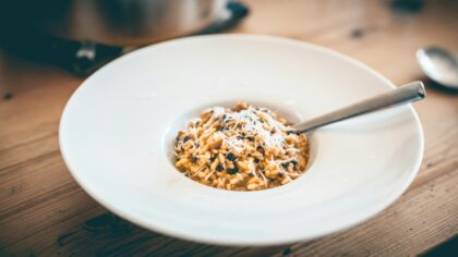 Kaip pasigaminti risotto namuose be streso? Aiškus gidas nuo ryžių iki paskutinio kąsnio