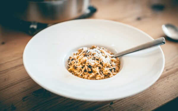 Kaip pasigaminti risotto namuose be streso? Aiškus gidas nuo ryžių iki paskutinio kąsnio