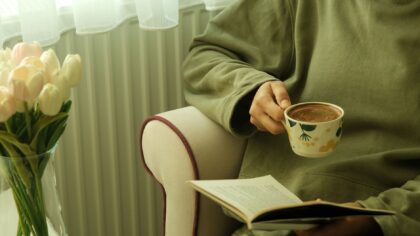Kaip sugrąžinti skaitymą į kasdienybę? Paprasti ritualai užimtų žmonių gyvenimui