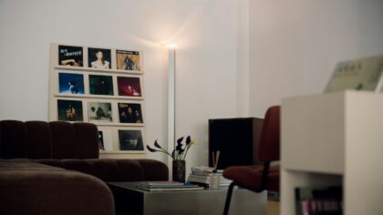Kodėl vinilinės plokštelės vėl traukia klausytojus? Nuo garso iki lėtesnių vakarų namuose
