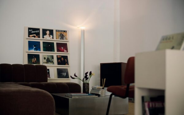 Kuo šiandien gyvas vinilo renesansas? Plokštelių sugrįžimo istorijos ir pamokos ausims